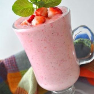 Strawberry Oatmeal Breakfast Smoothie